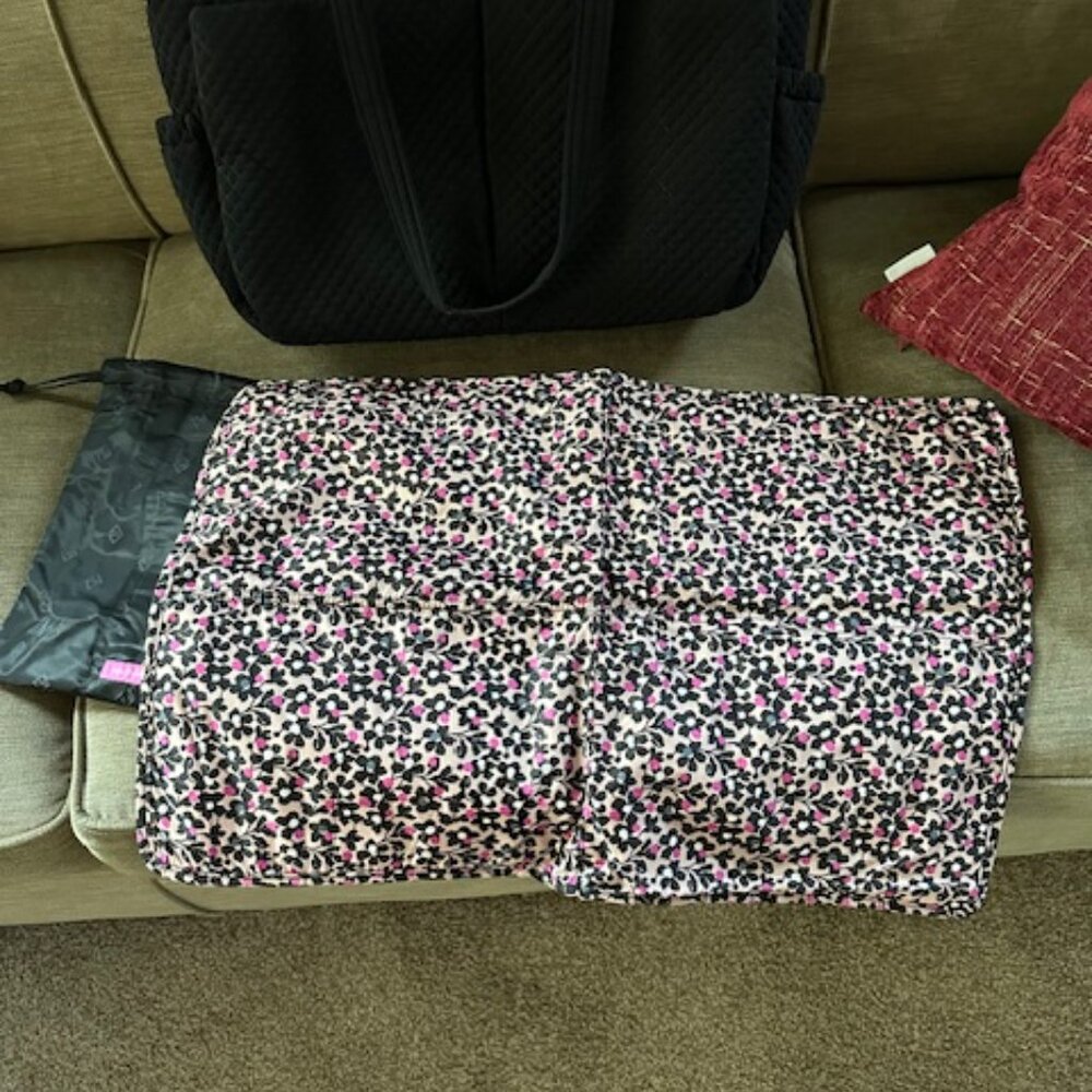 Vera Bradley Microfiber Large Baby Diaper Bag Black Stroller Straps ChangingPad - Picture 2 of 8